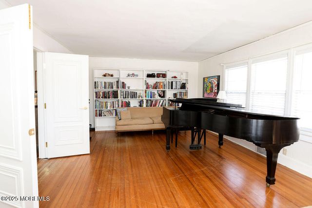 17 Beach Road, Monmouth Beach, NJ 07750