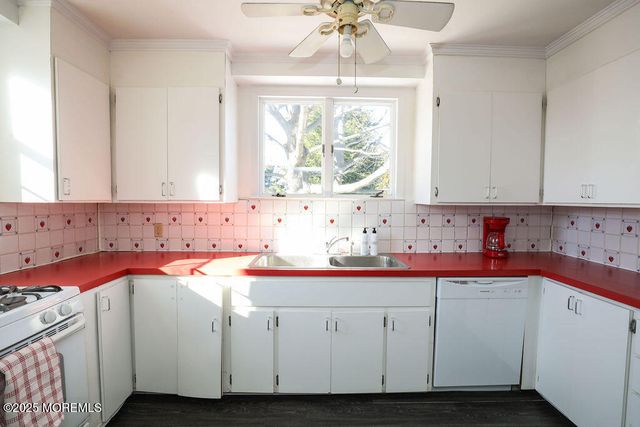 17 Beach Road, Monmouth Beach, NJ 07750