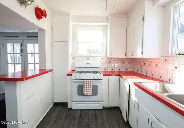 17 Beach Road, Monmouth Beach, NJ 07750