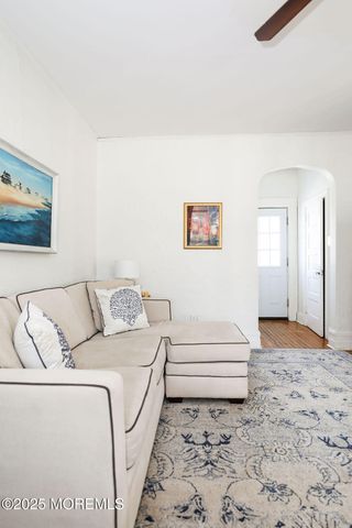 17 Beach Road, Monmouth Beach, NJ 07750