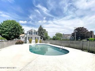 17 Beach Road, Monmouth Beach, NJ 07750