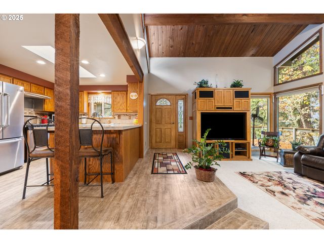 894 COLWELL HILL Ln, Roseburg, OR 97471