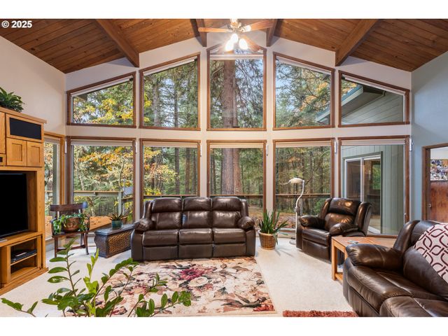 894 COLWELL HILL Ln, Roseburg, OR 97471