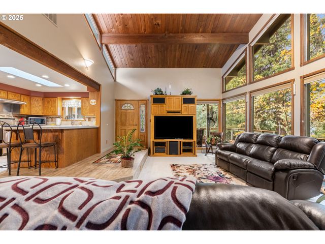 894 COLWELL HILL Ln, Roseburg, OR 97471