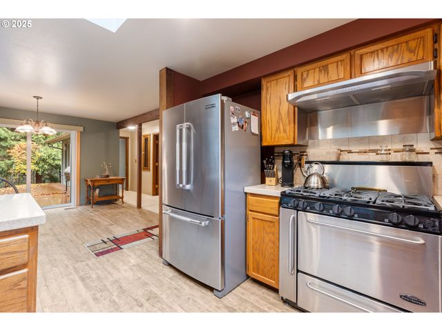 894 COLWELL HILL Ln, Roseburg, OR 97471