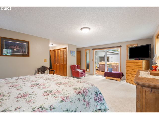 894 COLWELL HILL Ln, Roseburg, OR 97471