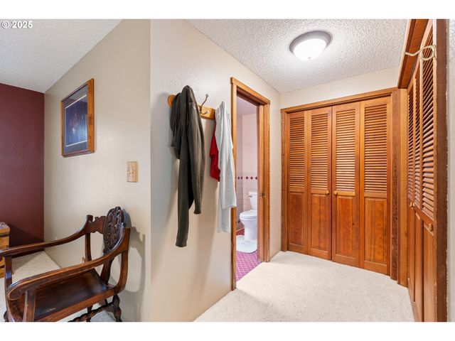 894 COLWELL HILL Ln, Roseburg, OR 97471