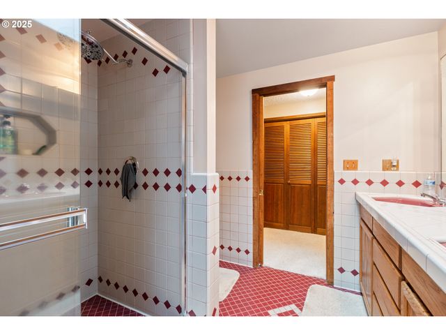 894 COLWELL HILL Ln, Roseburg, OR 97471