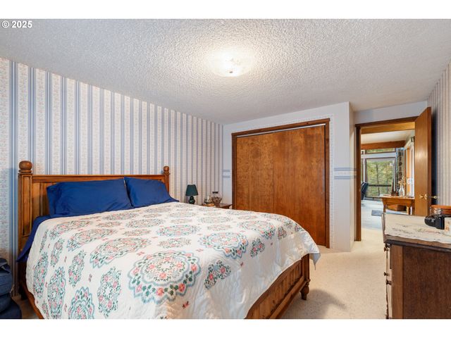 894 COLWELL HILL Ln, Roseburg, OR 97471