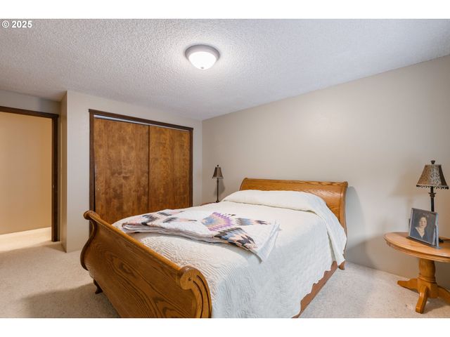 894 COLWELL HILL Ln, Roseburg, OR 97471