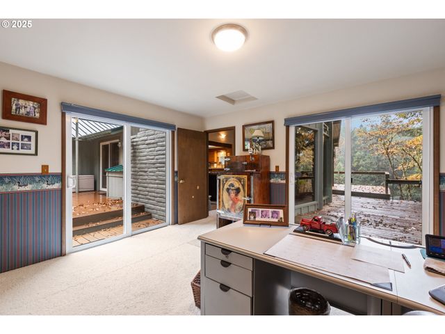 894 COLWELL HILL Ln, Roseburg, OR 97471