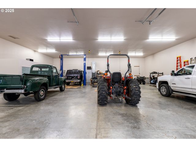 894 COLWELL HILL Ln, Roseburg, OR 97471