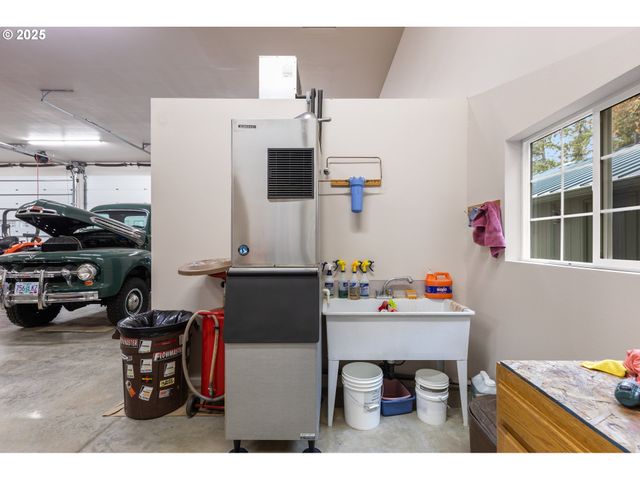 894 COLWELL HILL Ln, Roseburg, OR 97471