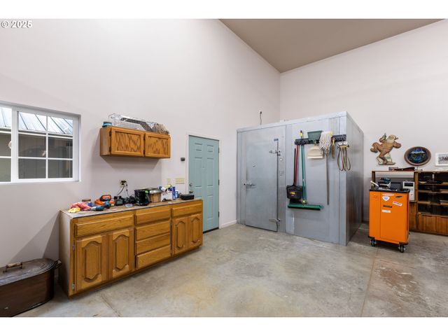 894 COLWELL HILL Ln, Roseburg, OR 97471