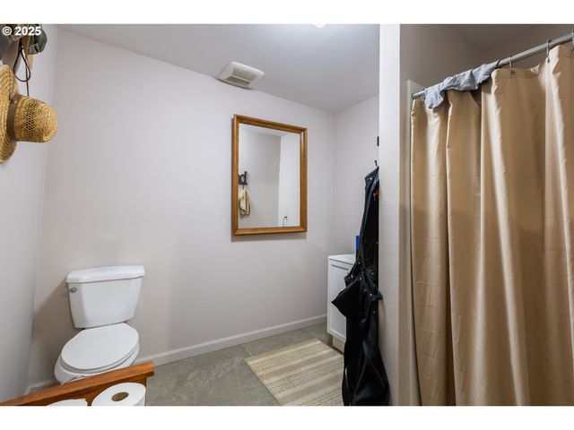 894 COLWELL HILL Ln, Roseburg, OR 97471