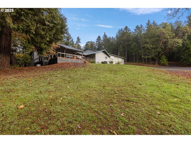 894 COLWELL HILL Ln, Roseburg, OR 97471