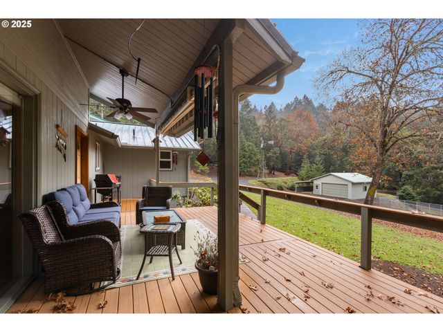 894 COLWELL HILL Ln, Roseburg, OR 97471