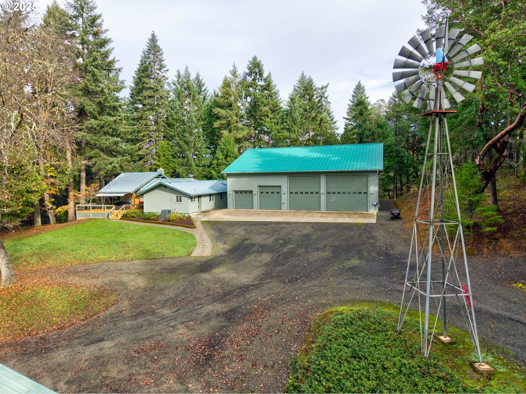 894 COLWELL HILL Ln, Roseburg, OR 97471