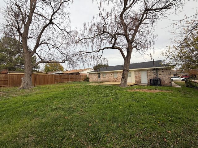 2527 Larchmont Drive, Mesquite, TX 75150