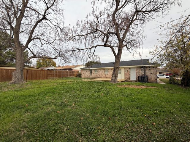 2527 Larchmont Drive, Mesquite, TX 75150