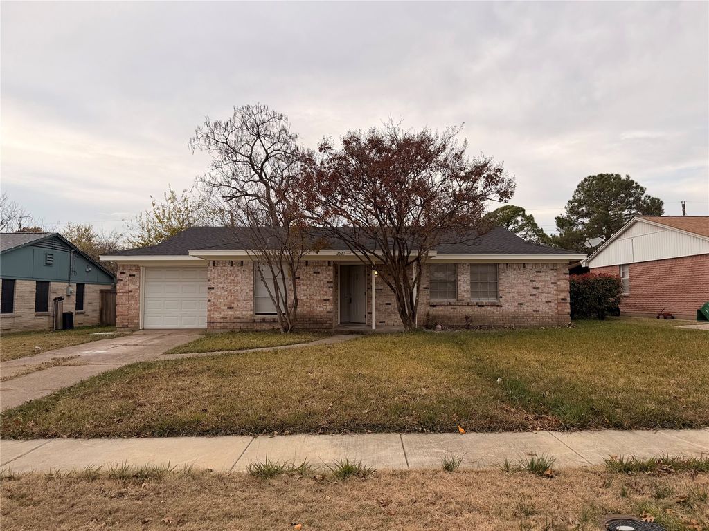 2527 Larchmont Drive, Mesquite, TX 75150