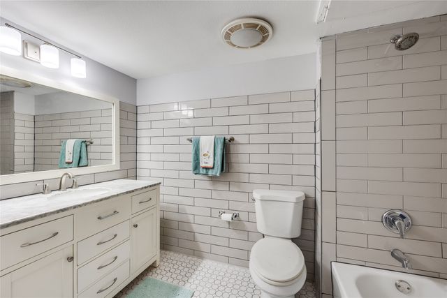 5725 Harvest Hill Road 2041, Dallas, TX 75230