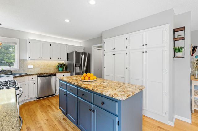 2213 Emerald Lane, Saint Paul, MN 55119