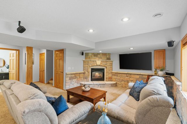 2213 Emerald Lane, Saint Paul, MN 55119