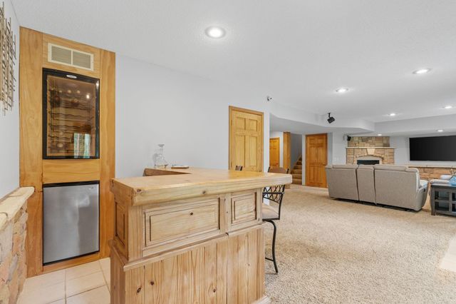 2213 Emerald Lane, Saint Paul, MN 55119