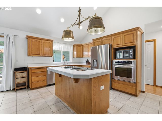 19198 CAPTAINS Ct, Oregon City, OR 97045