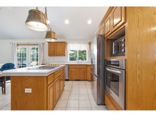 19198 CAPTAINS Ct, Oregon City, OR 97045