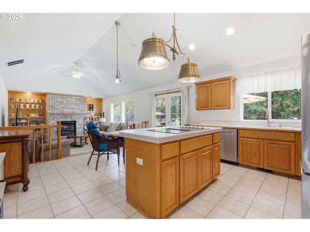 19198 CAPTAINS Ct, Oregon City, OR 97045