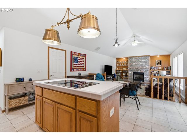 19198 CAPTAINS Ct, Oregon City, OR 97045