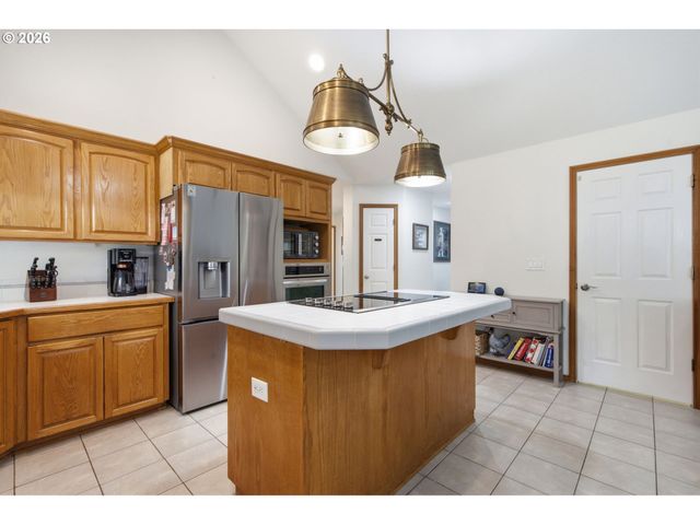 19198 CAPTAINS Ct, Oregon City, OR 97045