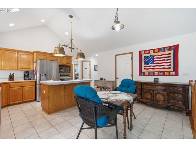 19198 CAPTAINS Ct, Oregon City, OR 97045