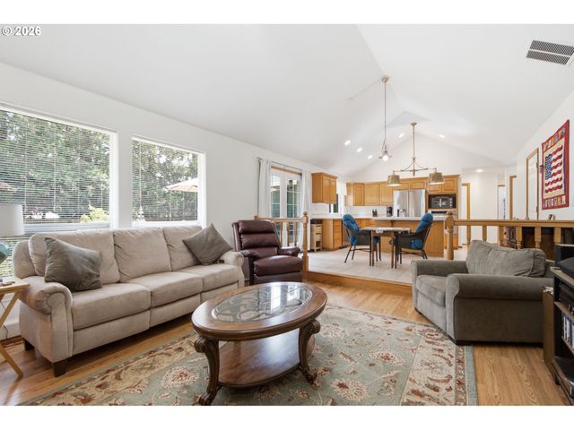 19198 CAPTAINS Ct, Oregon City, OR 97045