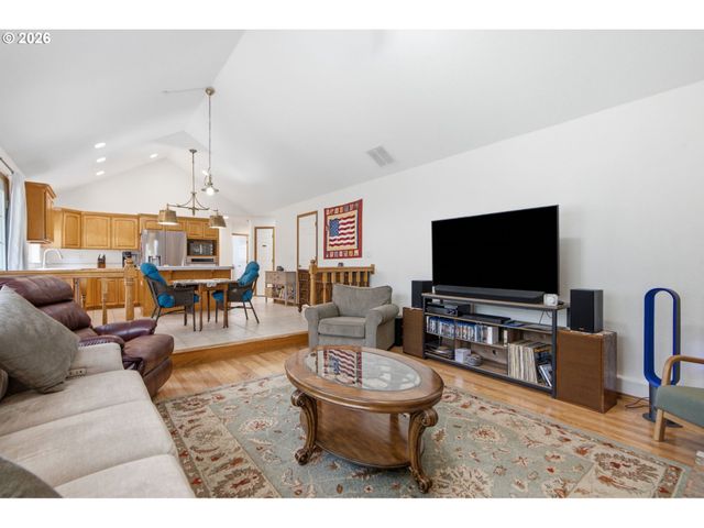 19198 CAPTAINS Ct, Oregon City, OR 97045