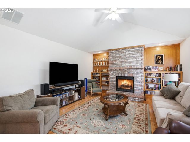 19198 CAPTAINS Ct, Oregon City, OR 97045
