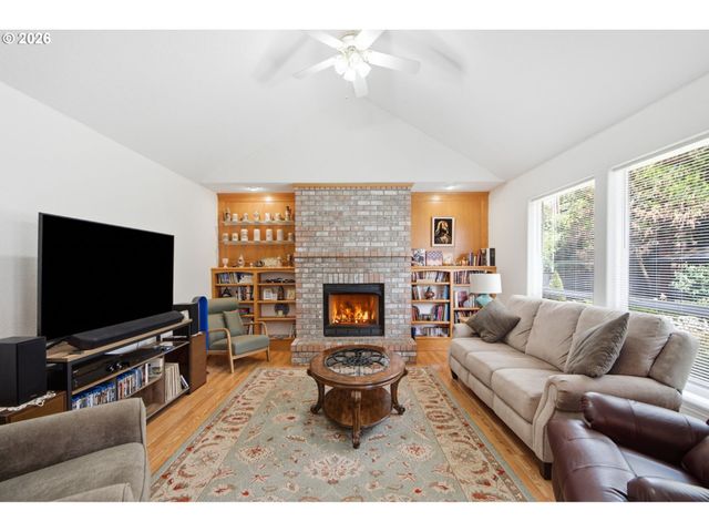 19198 CAPTAINS Ct, Oregon City, OR 97045
