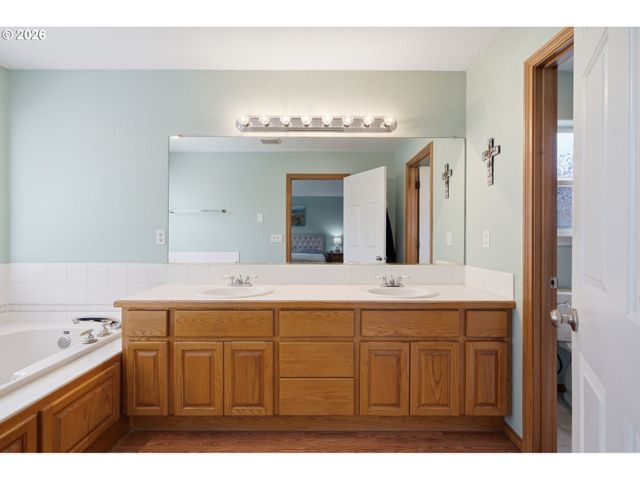19198 CAPTAINS Ct, Oregon City, OR 97045