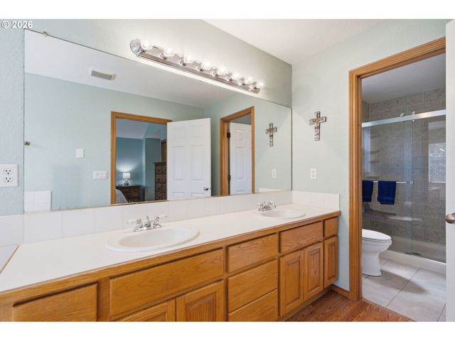 19198 CAPTAINS Ct, Oregon City, OR 97045