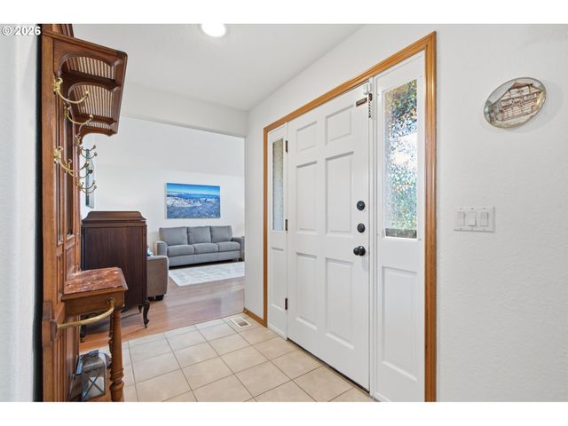 19198 CAPTAINS Ct, Oregon City, OR 97045