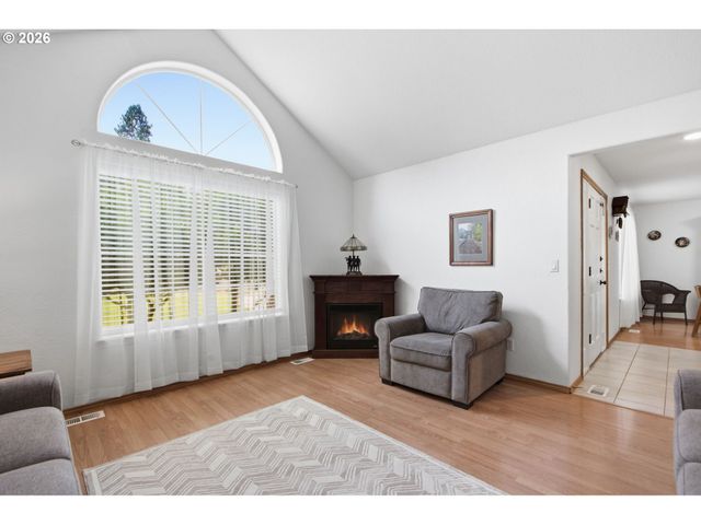 19198 CAPTAINS Ct, Oregon City, OR 97045