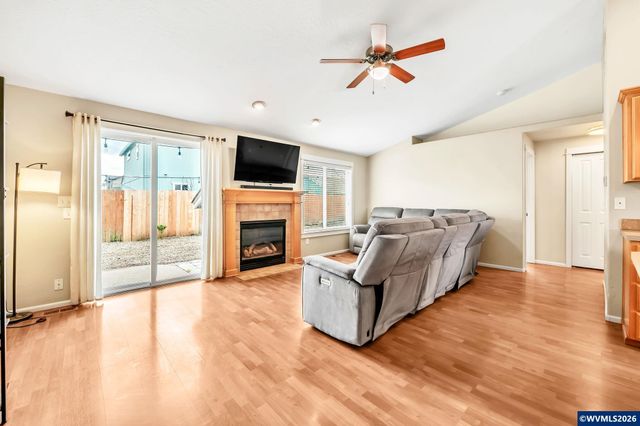 41 Sandalwood Lp, Creswell, OR 97426