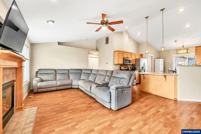 41 Sandalwood Lp, Creswell, OR 97426