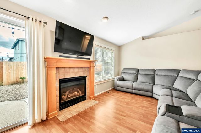 41 Sandalwood Lp, Creswell, OR 97426