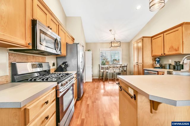 41 Sandalwood Lp, Creswell, OR 97426