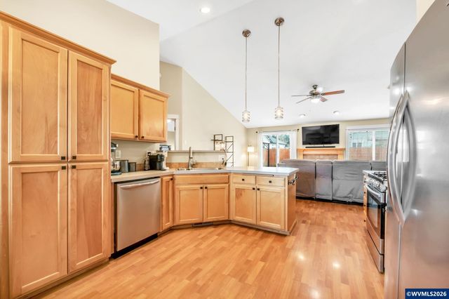 41 Sandalwood Lp, Creswell, OR 97426