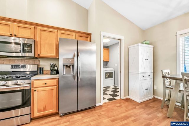 41 Sandalwood Lp, Creswell, OR 97426