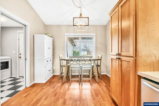 41 Sandalwood Lp, Creswell, OR 97426